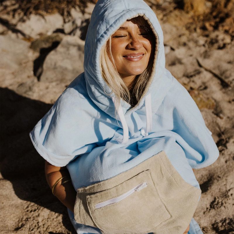 O&E - Skifteponcho med hette - Day Dream - Pale Blue